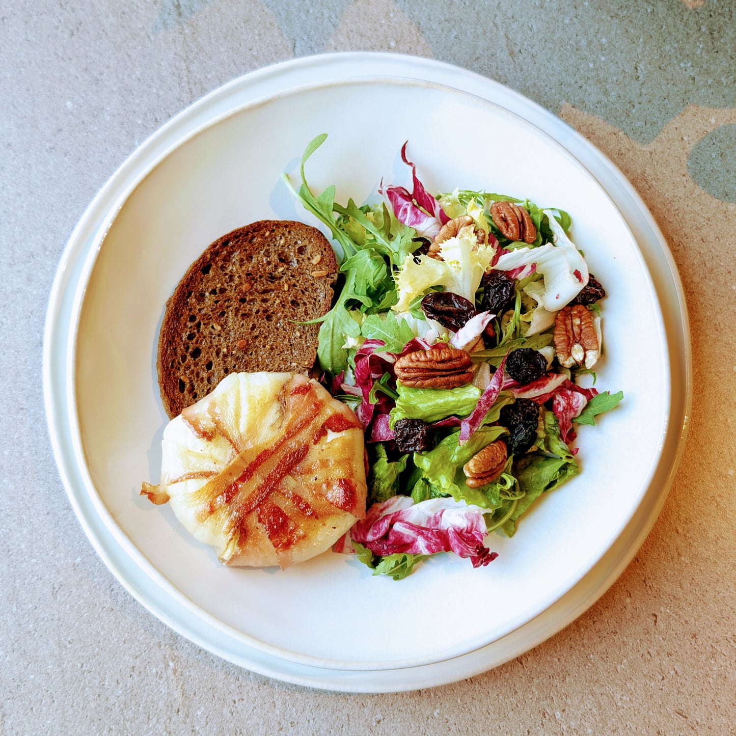 Tomino fondente in insalata